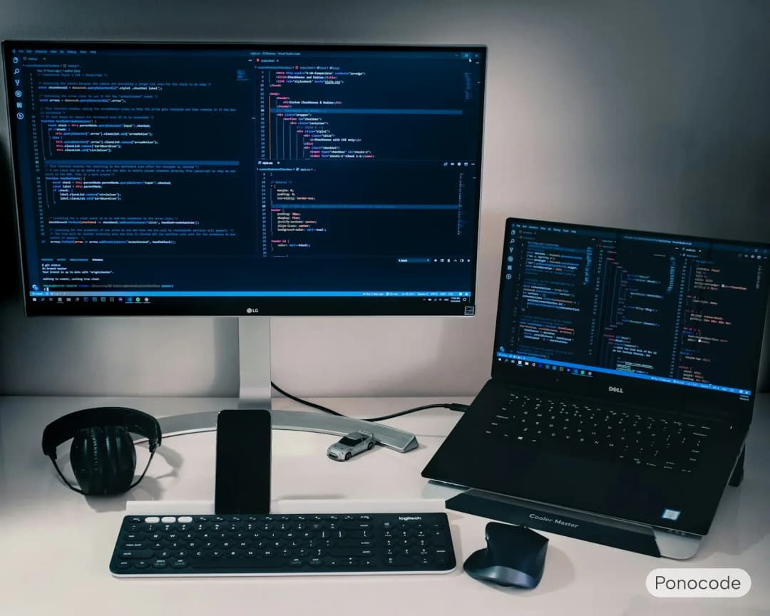 برنامهنویس در حال توسعه پنل مدیریت اختصاصی